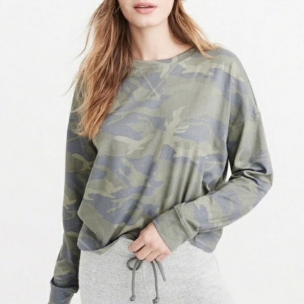Abercrombie & Fitch Camouflage Long Sleeve Tee Small